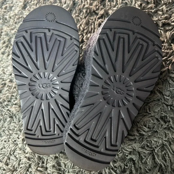 UGG Charcoal Fluffy Slippers 5/6 Shoe Sz - Picture 5 of 5